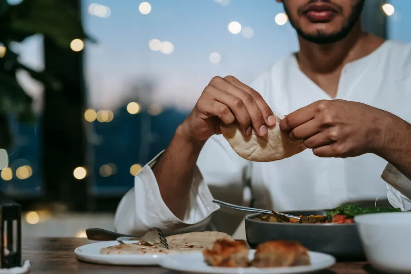 The 15-Minute Phone-Free Lunch That's Worth More Than Your Morning Workout
